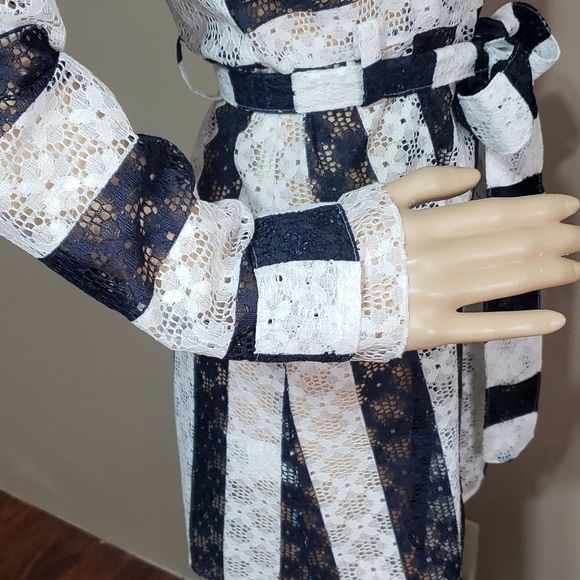 BCBGeneration eyelet lace wrap dresses with Tie, sz XXS - Picture 4 of 6